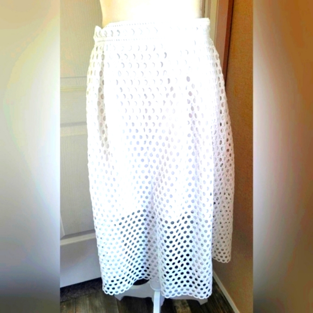 OC Style white skirt with circular cutout design Size medium EUC